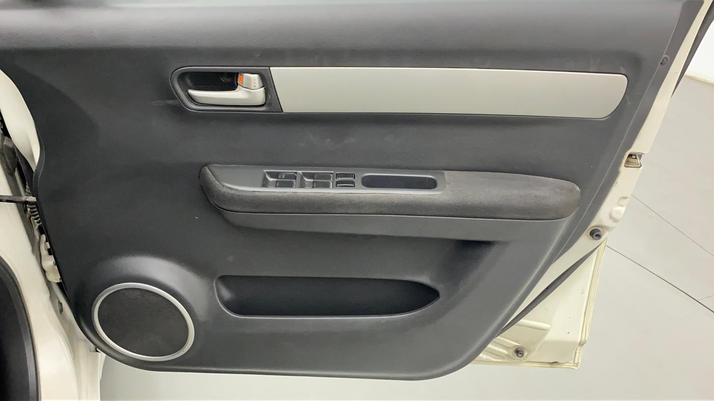 2010 Maruti Swift VXI, Petrol, Manual, 95,147 km, Driver Side Door Panels Control