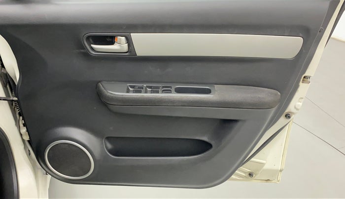 2010 Maruti Swift VXI, Petrol, Manual, 95,147 km, Driver Side Door Panels Control