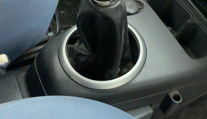 2010 Maruti Swift VXI, Petrol, Manual, 95,147 km, Gear lever - Boot cover slightly torn