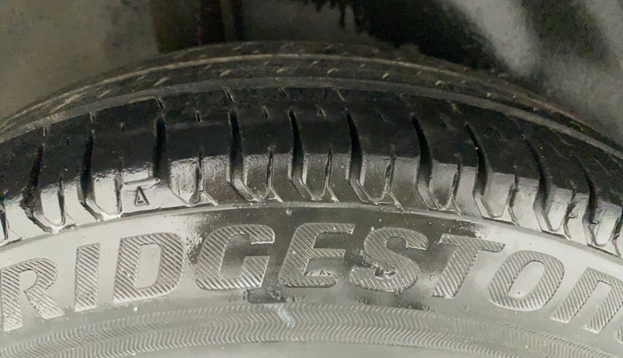 2010 Maruti Swift VXI, Petrol, Manual, 95,147 km, Right Rear Tyre Tread