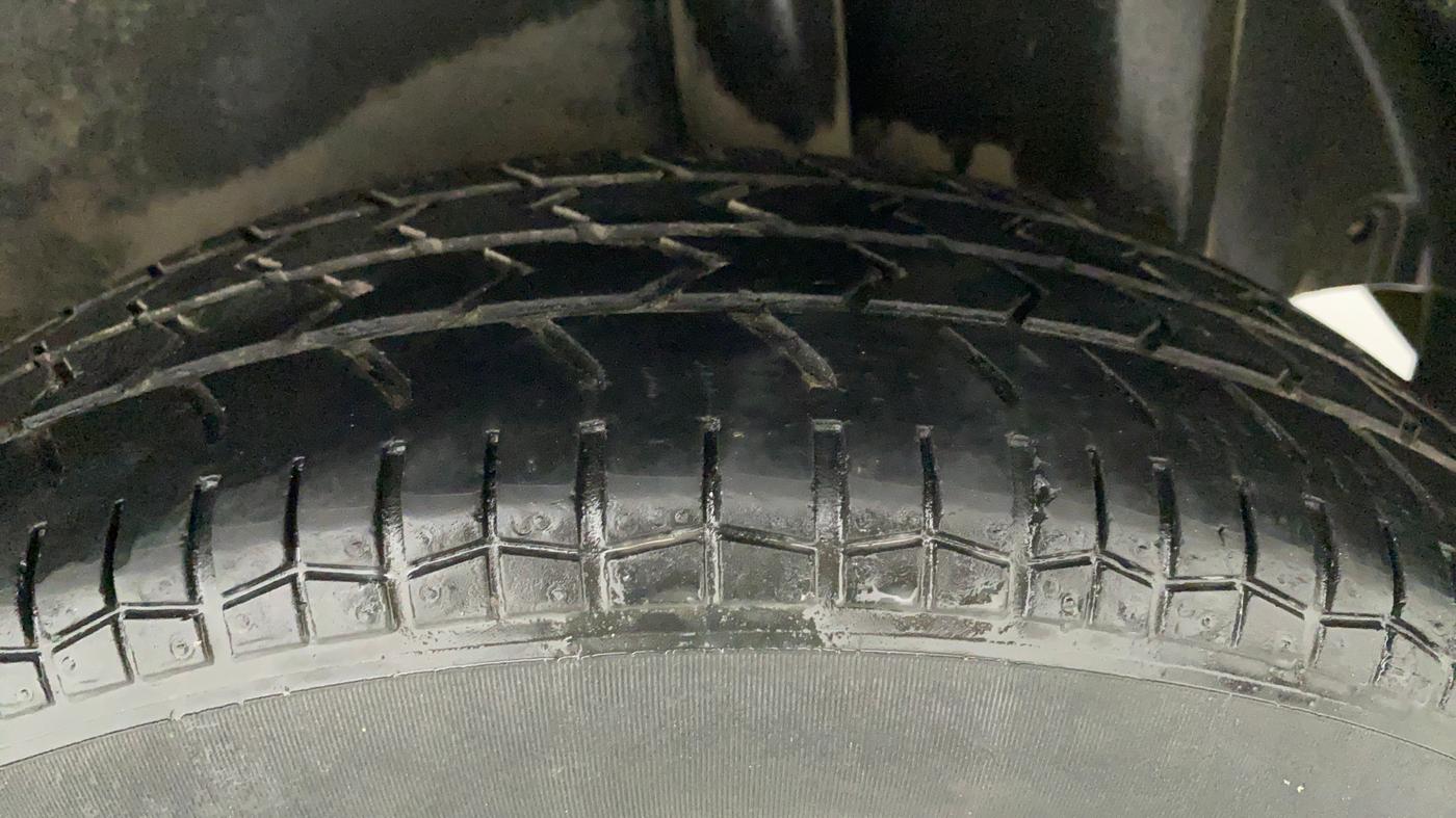 2010 Maruti Swift VXI, Petrol, Manual, 95,147 km, Left Rear Tyre Tread
