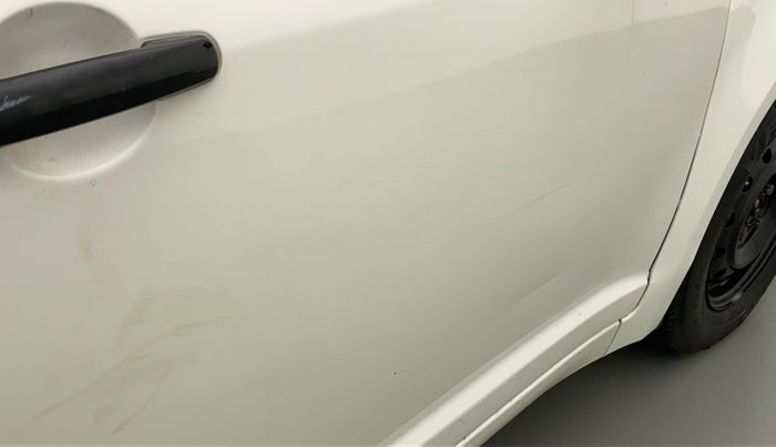 2010 Maruti Swift VXI, Petrol, Manual, 95,147 km, Driver-side door - Minor scratches
