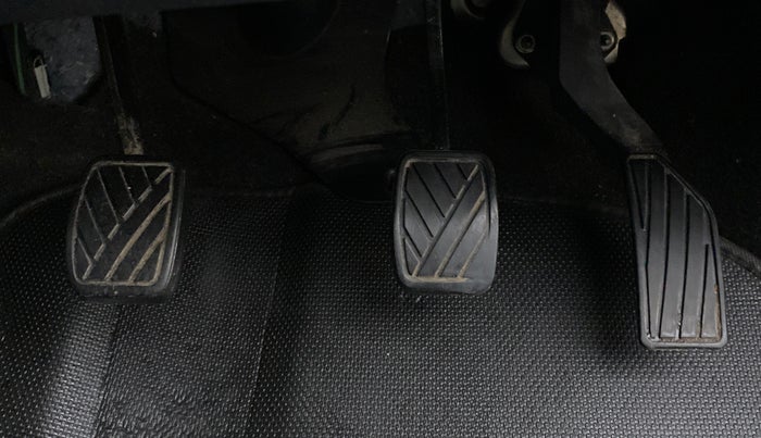 2013 Maruti Swift VXI D, Petrol, Manual, 49,712 km, Pedals