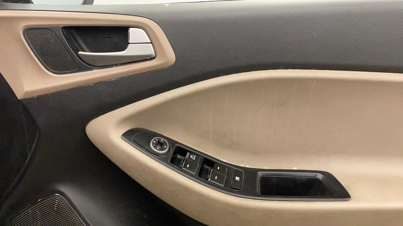 2019 Hyundai Elite i20 MAGNA PLUS 1.2, Petrol, Manual, 82,523 km, Driver Side Door Panels Control