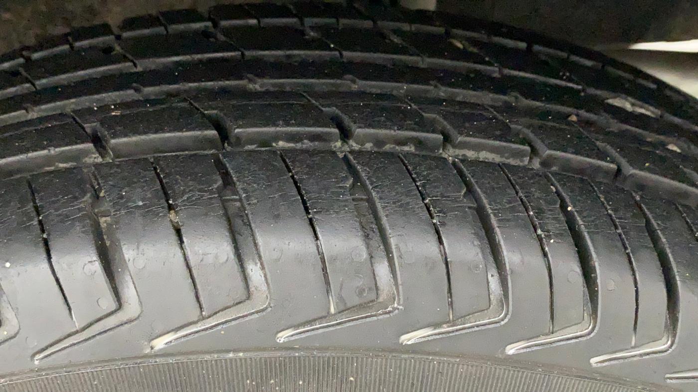 2015 Renault Kwid RXT 0.8, Petrol, Manual, 58,918 km, Left Rear Tyre Tread
