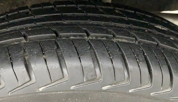 2015 Renault Kwid RXT 0.8, Petrol, Manual, 58,918 km, Left Rear Tyre Tread