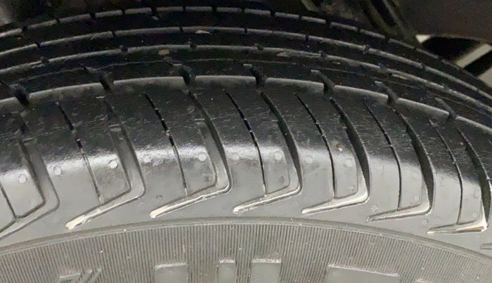 2015 Renault Kwid RXT 0.8, Petrol, Manual, 58,918 km, Right Rear Tyre Tread