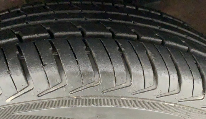 2015 Renault Kwid RXT 0.8, Petrol, Manual, 58,918 km, Left Front Tyre Tread