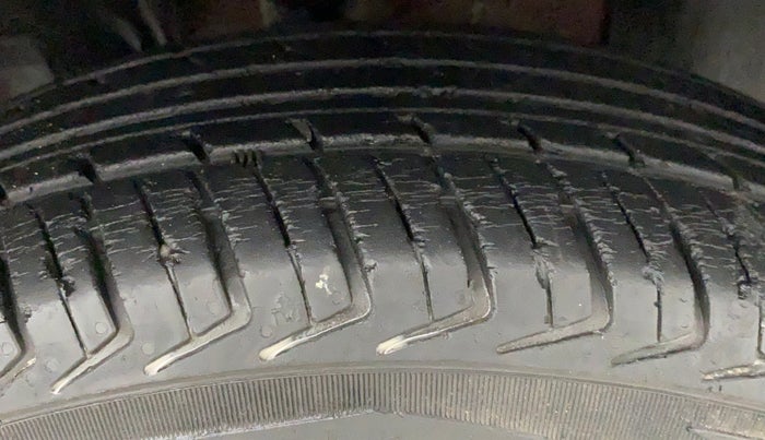 2015 Renault Kwid RXT 0.8, Petrol, Manual, 58,918 km, Right Front Tyre Tread
