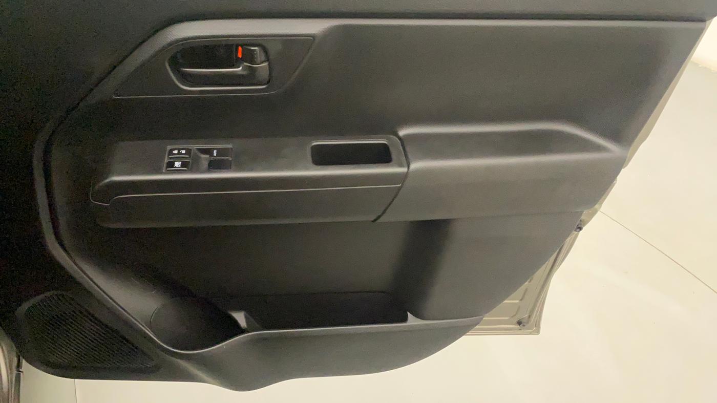 2022 Maruti New Wagon-R LXI 1.0, Petrol, Manual, 31,431 km, Driver Side Door Panels Control