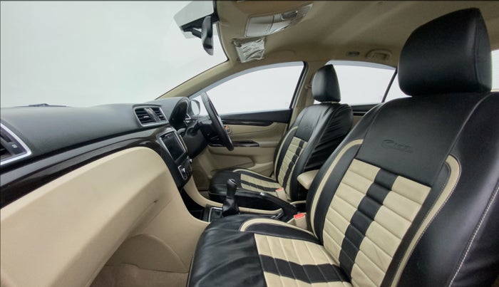 2016 Maruti Ciaz ZXI+, Petrol, Manual, 65,710 km, Right Side Front Door Cabin
