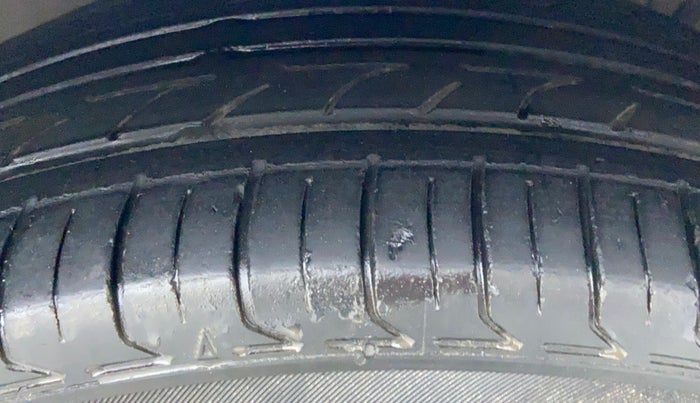 2016 Maruti Ciaz ZXI+, Petrol, Manual, 65,710 km, Right Front Tyre Tread
