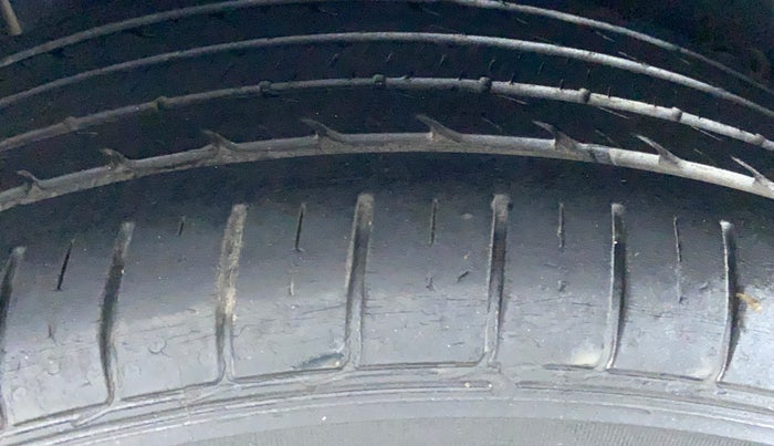 2016 Maruti Ciaz ZXI+, Petrol, Manual, 65,710 km, Right Rear Tyre Tread