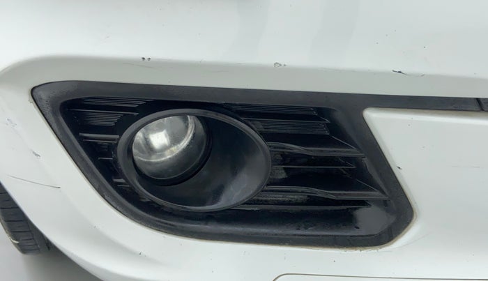 2016 Maruti Ciaz ZXI+, Petrol, Manual, 65,710 km, Right fog light - Not working
