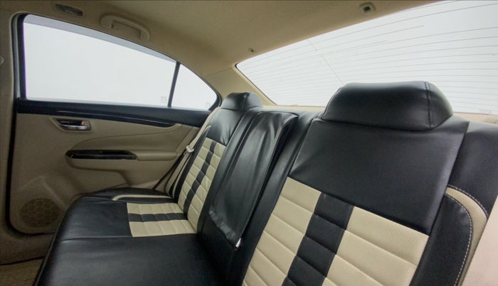 2016 Maruti Ciaz ZXI+, Petrol, Manual, 65,710 km, Right Side Rear Door Cabin