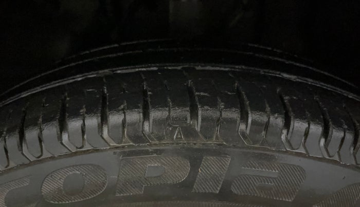 2020 Tata ALTROZ XE PETROL, Petrol, Manual, 28,916 km, Left Front Tyre Tread