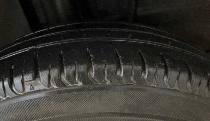 2020 Tata ALTROZ XE PETROL, Petrol, Manual, 28,916 km, Right Rear Tyre Tread