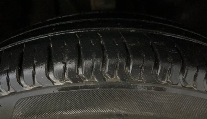 2020 Tata ALTROZ XE PETROL, Petrol, Manual, 28,916 km, Right Front Tyre Tread