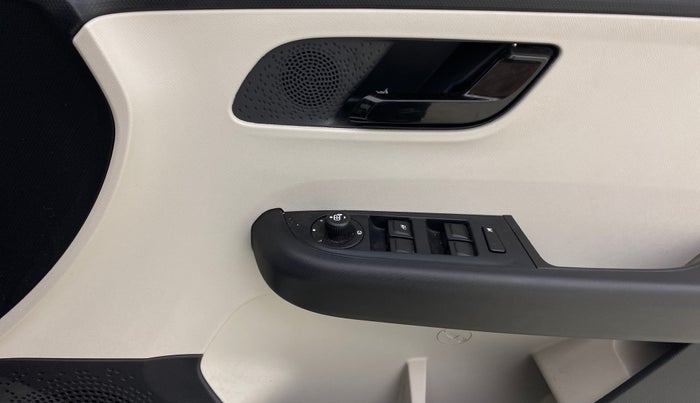 2025 Tata ALTROZ XM PETROL, Petrol, Manual, 2,641 km, Driver Side Door Panels Control