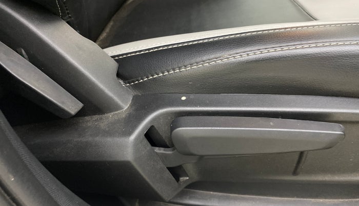 2025 Tata ALTROZ XM PETROL, Petrol, Manual, 2,641 km, Driver Side Adjustment Panel