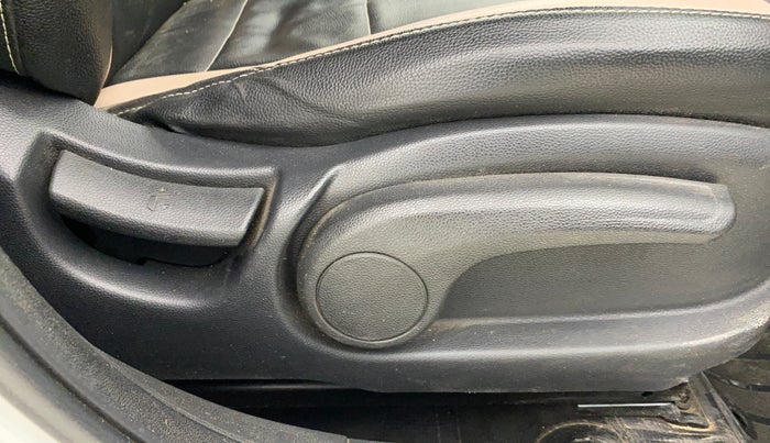 2016 Hyundai Elite i20 ASTA 1.2, Petrol, Manual, 35,962 km, Driver Side Adjustment Panel