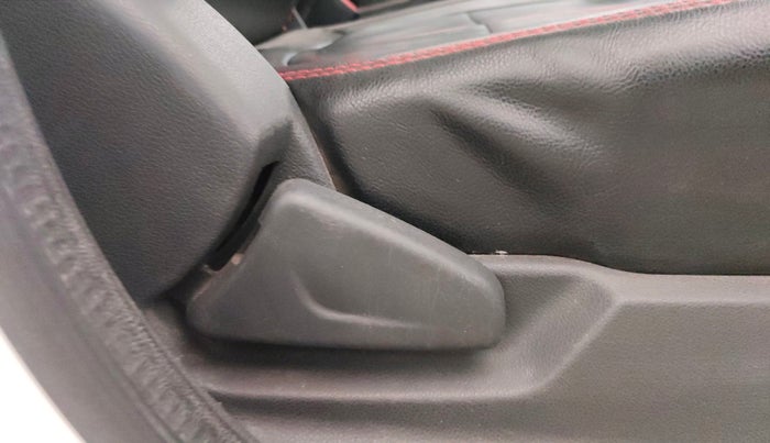 2016 Renault Kwid RXT 0.8, Petrol, Manual, 32,532 km, Driver Side Adjustment Panel