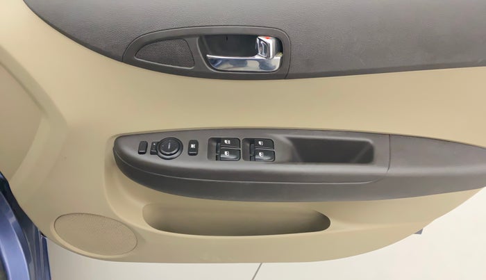 2014 Hyundai i20 SPORTZ 1.2, Petrol, Manual, 85,946 km, Driver Side Door Panels Control