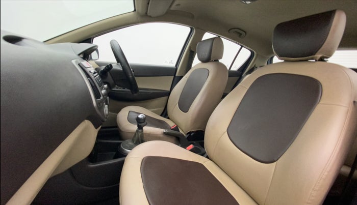 2014 Hyundai i20 SPORTZ 1.2, Petrol, Manual, 85,946 km, Right Side Front Door Cabin