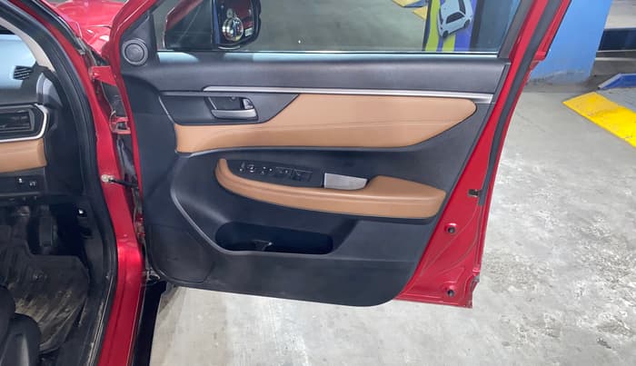 2023 Honda ELEVATE ZX MT, Petrol, Manual, 27,374 km, Driver Side Door Panels Control