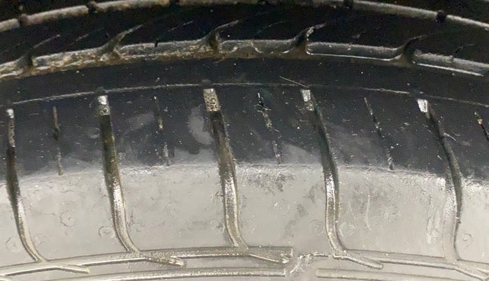 2019 Tata NEXON XM PETROL, Petrol, Manual, 37,363 km, Right Rear Tyre Tread