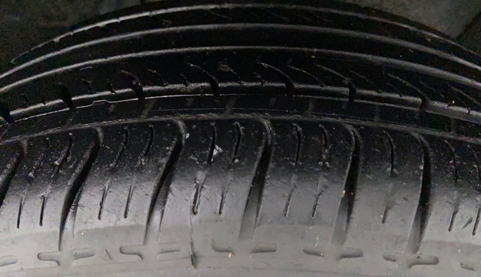 2015 Renault Duster RXL 85PS EXPLORE, Diesel, Manual, 57,784 km, Right Front Tyre Tread