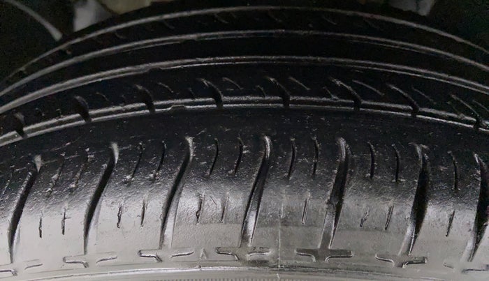 2015 Renault Duster RXL 85PS EXPLORE, Diesel, Manual, 57,784 km, Left Front Tyre Tread