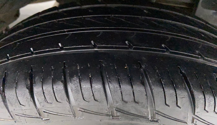 2015 Renault Duster RXL 85PS EXPLORE, Diesel, Manual, 57,784 km, Left Rear Tyre Tread