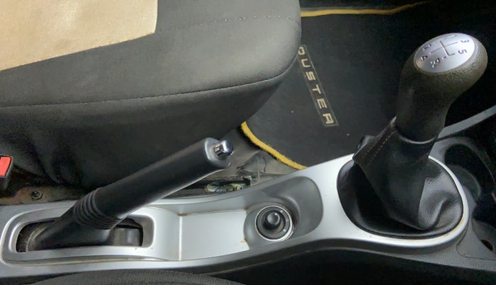 2015 Renault Duster RXL 85PS EXPLORE, Diesel, Manual, 57,784 km, Gear Lever