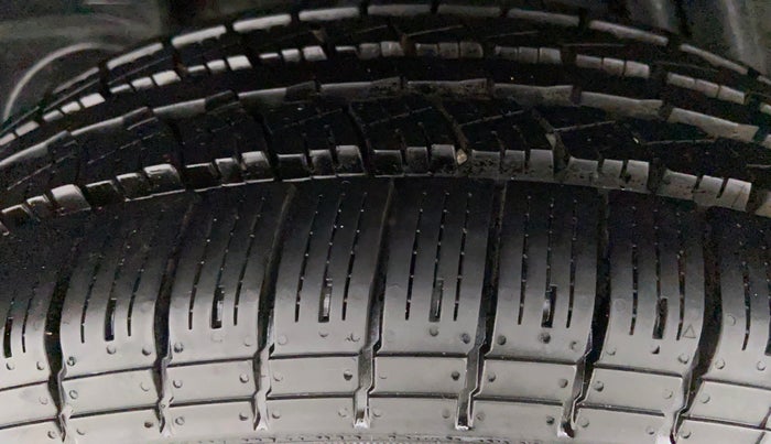 2015 Renault Duster RXL 85PS EXPLORE, Diesel, Manual, 57,784 km, Right Rear Tyre Tread