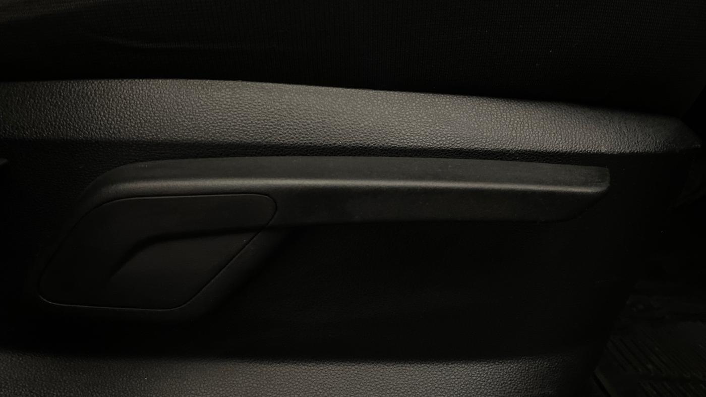 2018 Mahindra KUV 100 NXT K8 P 6 STR DUAL TONE, Petrol, Manual, 23,253 km, Driver Side Adjustment Panel