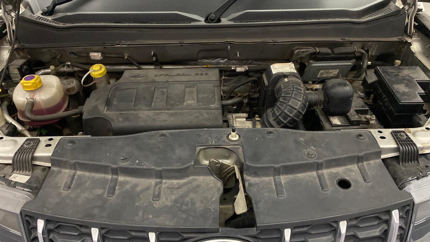 2018 Mahindra KUV 100 NXT K8 P 6 STR DUAL TONE, Petrol, Manual, 23,253 km, Engine View