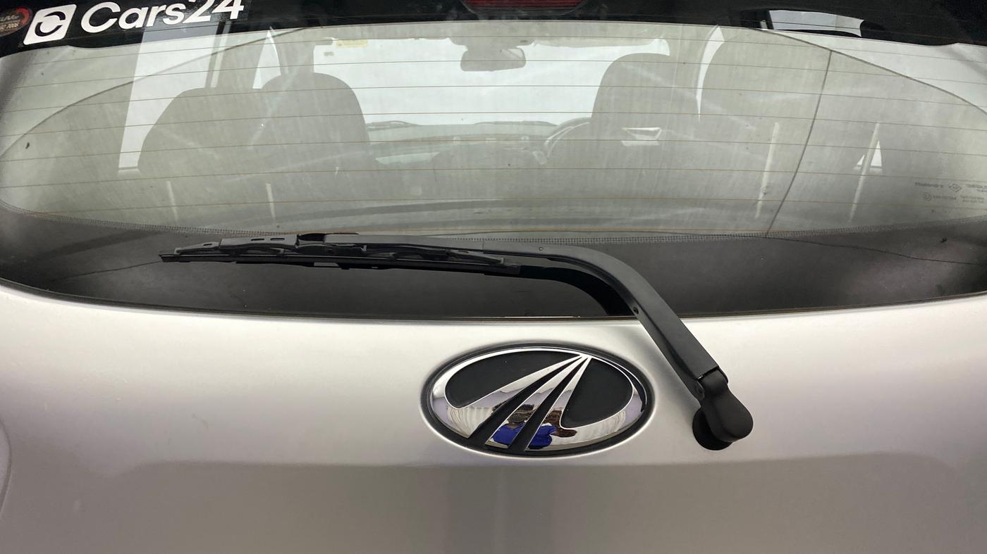 2018 Mahindra KUV 100 NXT K8 P 6 STR DUAL TONE, Petrol, Manual, 23,253 km, Rear Wiper