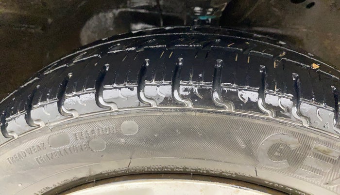 2015 Maruti Wagon R 1.0 VXI, Petrol, Manual, 98,940 km, Right Front Tyre Tread