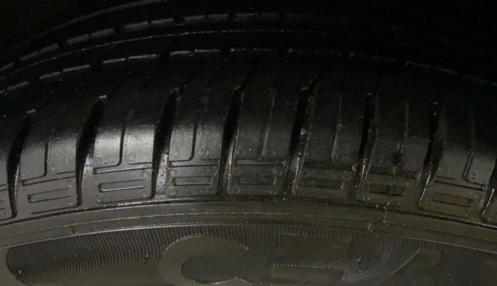 2017 Ford Ecosport TREND 1.5L DIESEL, Diesel, Manual, 79,601 km, Left Front Tyre Tread