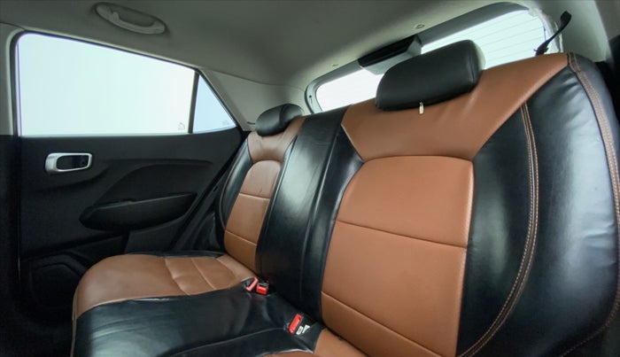 2020 Hyundai VENUE S+ 1.2, CNG, Manual, 79,805 km, Right Side Rear Door Cabin