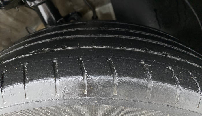 2020 Hyundai VENUE S+ 1.2, CNG, Manual, 79,805 km, Right Front Tyre Tread