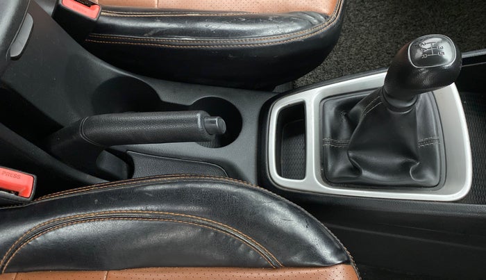 2020 Hyundai VENUE S+ 1.2, CNG, Manual, 79,805 km, Gear Lever