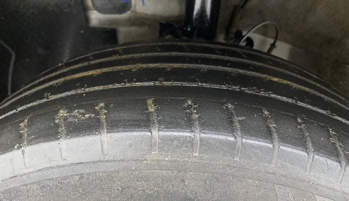 2020 Hyundai VENUE S+ 1.2, CNG, Manual, 79,805 km, Left Front Tyre Tread