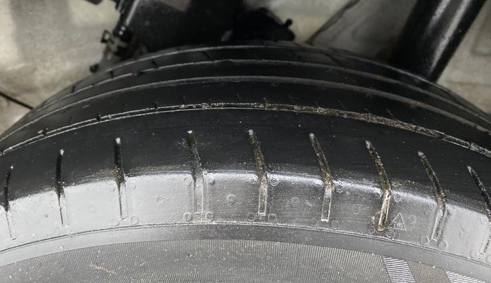 2020 Hyundai VENUE S+ 1.2, CNG, Manual, 79,805 km, Left Rear Tyre Tread