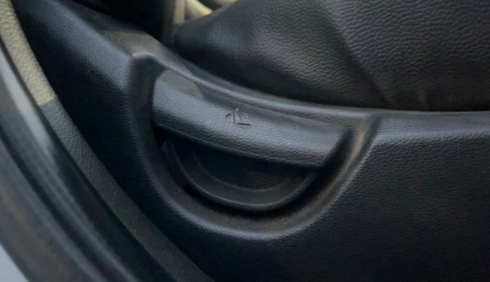 2018 Hyundai Grand i10 SPORTZ 1.2 KAPPA VTVT, Petrol, Manual, 60,547 km, Driver Side Adjustment Panel