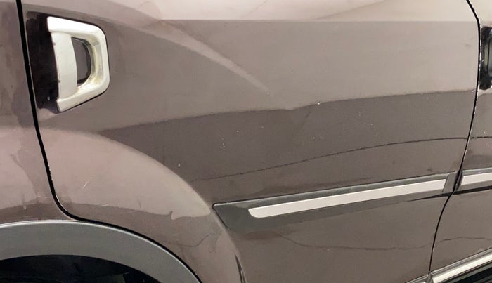 2019 Mahindra XUV500 W11 AT, Diesel, Automatic, 36,921 km, Right rear door - Minor scratches