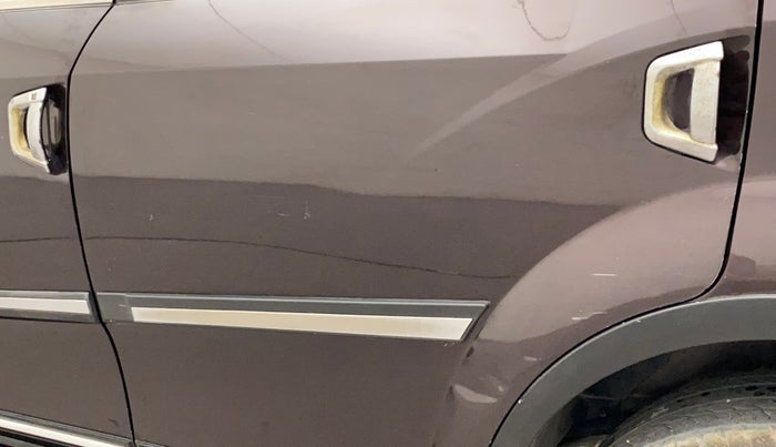 2019 Mahindra XUV500 W11 AT, Diesel, Automatic, 36,921 km, Rear left door - Minor scratches