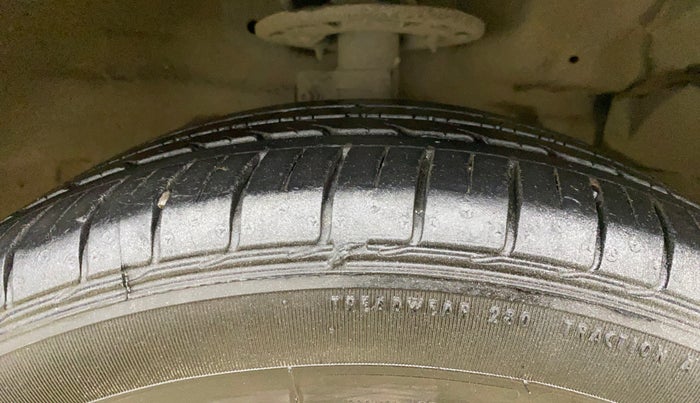 2016 Maruti Ciaz ZXI+, Petrol, Manual, 69,954 km, Right Front Tyre Tread