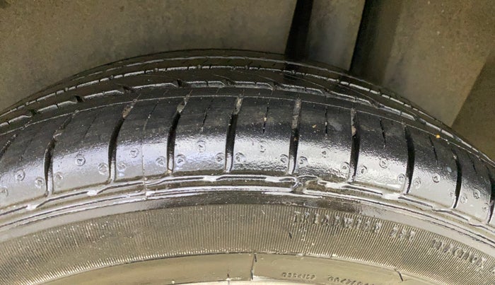 2016 Maruti Ciaz ZXI+, Petrol, Manual, 69,954 km, Left Rear Tyre Tread